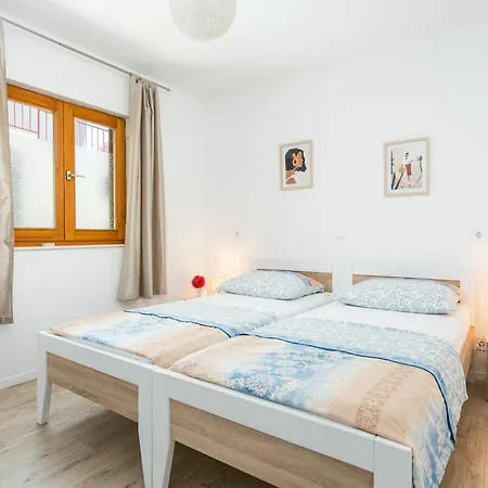 17586b Apartamento Podstrana